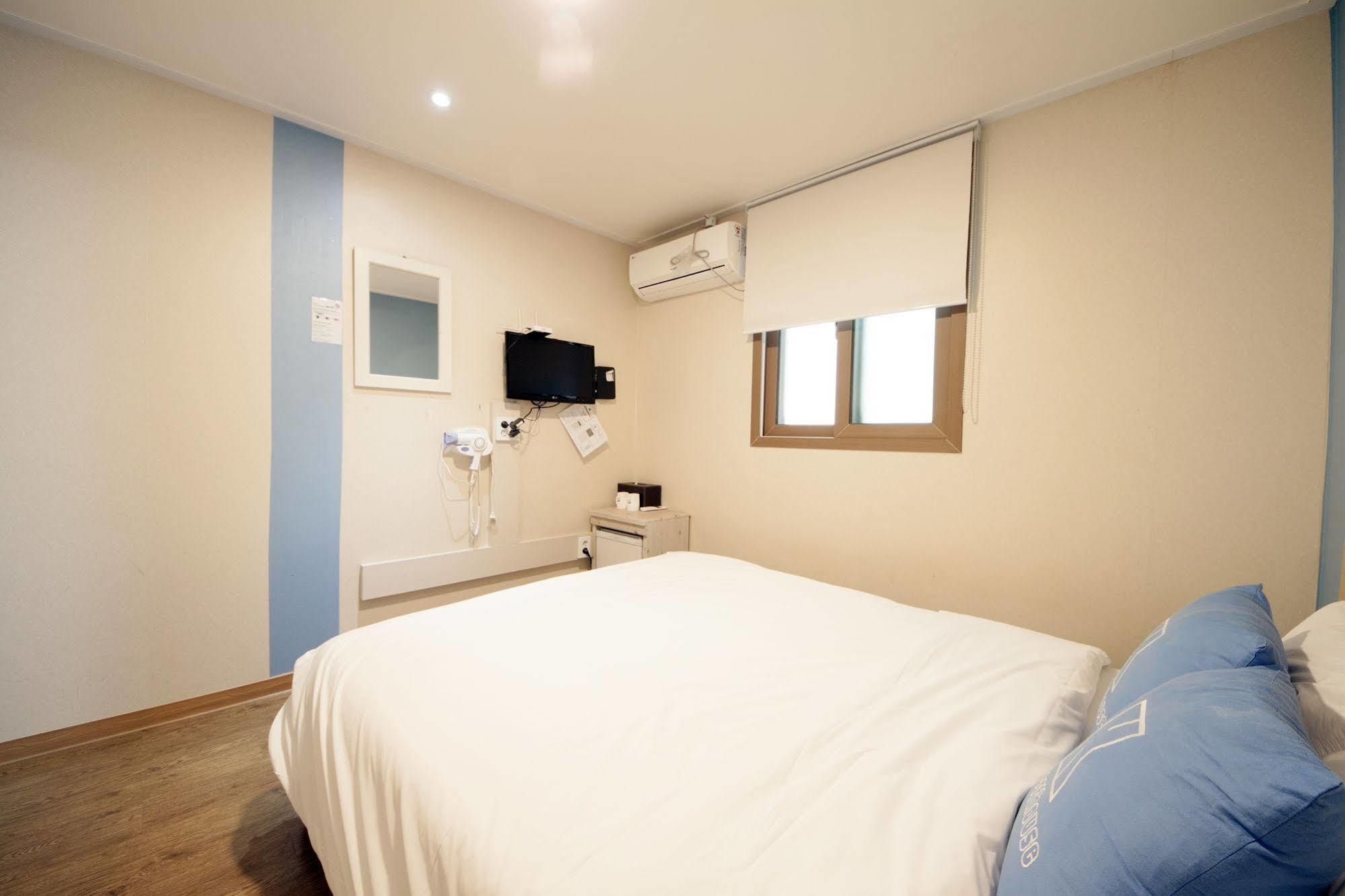 K-Guesthouse Sinchon 2 Seoul Exterior photo